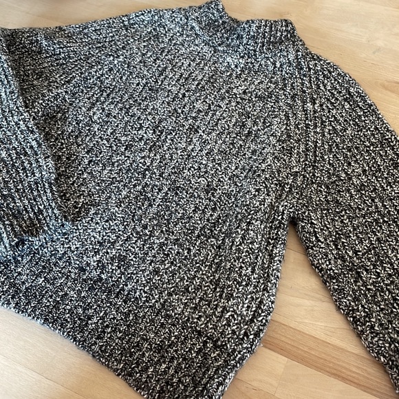 NWOT Universal Thread Sweater - Picture 4 of 4